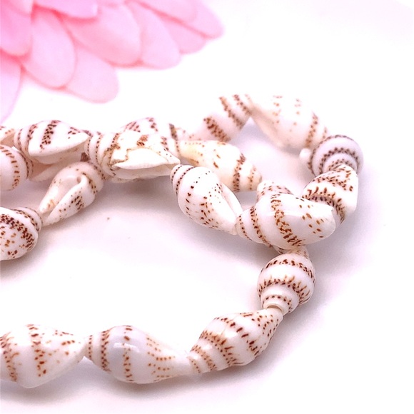 Natural shell choker Necklace 14” - Picture 6 of 6
